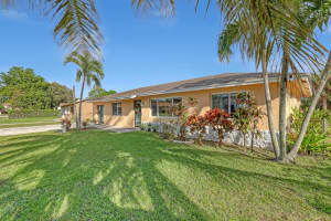 1476 N Mangonia Drive, West Palm Beach, FL 33401 - MLS#R11147796