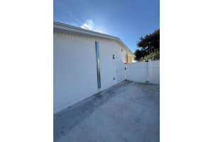 441 San Mateo Drive, Palm Springs, FL 33461 - MLS#R11147832