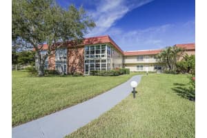 73 Royal Oak Court 103, Vero Beach