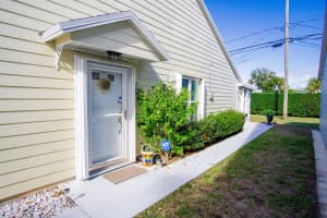 2537 SE Tropical East Circle E, Port Saint Lucie, FL 34952 - MLS#R11148209