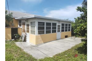587 W 4th Street, Riviera Beach, FL 33404 - MLS#R11148250