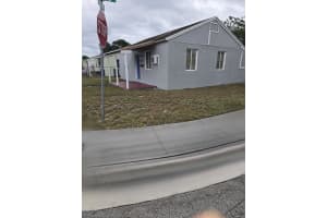 595 W 3rd Street, Riviera Beach, FL 33404 - MLS#R11148253