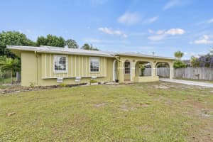 821 SE Solaz Avenue, Port Saint Lucie, FL 34983 - MLS#R11148272