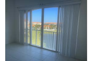 1 Harbour Isle Ph01 Drive E 1, Fort Pierce, FL 34949 - MLS#R11148293