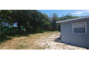 412 7th Road SW, Vero Beach, FL 32962 - MLS#R11148384