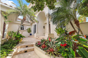 712 Ocean Drive, Juno Beach, FL 33408 - MLS#R11148701