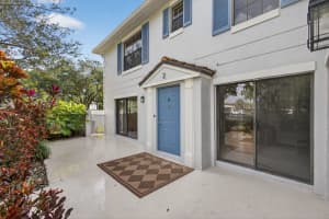 357 Prestwick Circle 2, Palm Beach Gardens, FL 33418 - MLS#R11148749