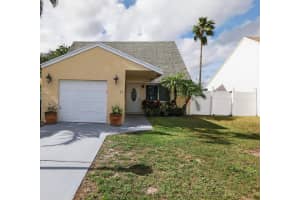 17 Tara Lakes Drive E, Boynton Beach, FL 33436 Sold 01/23/26