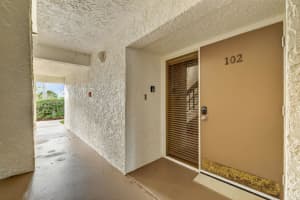 3300 Twin Lakes Terrace, Fort Pierce, FL 34951 - MLS#R11149011