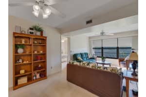 27 Plantation Drive, Vero Beach, FL 32966 - MLS#R11149021