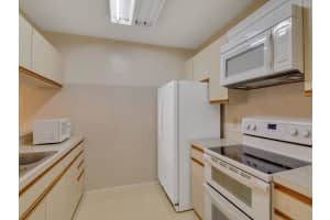 27 Plantation Drive 202, Vero Beach, FL 32966 - MLS#R11149021