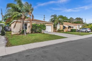 811 N B Street, Lake Worth Beach, FL 33460 - MLS#R11149422