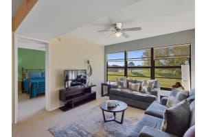 25 Plantation Drive 201, Vero Beach, FL 32966 - MLS#R11149695