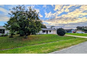 522 La Brea Avenue, Port Saint Lucie, FL 34983 - MLS#R11149744