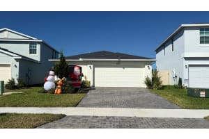 682 Papillon Street SW, Palm Bay, FL 32908 - MLS#R11149879