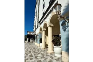 651 Okeechobee Boulevard, West Palm Beach, FL 33401 - MLS#R11150302