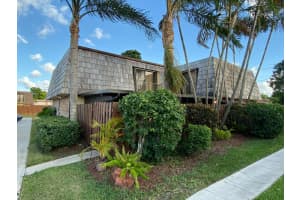 1011 Springdale Circle, Palm Springs, FL 33461 - MLS#R11150416