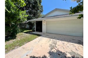 2617 SW Chestnut Lane, Port Saint Lucie, FL 34953 - MLS#R11150542