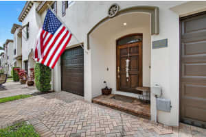 320 Via Villagio, Hypoluxo, FL 33462 - MLS#R11150699