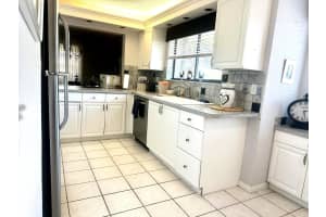 25 Pelican Pointe Drive 201, Delray Beach, FL 33483 - MLS#R11150914