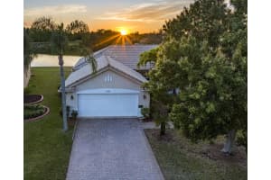 558 Waverly Circle, Port Saint Lucie, FL 34983 - MLS#R11150963