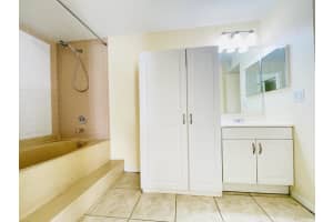 635 Executive Center Drive M202, West Palm Beach, FL 33401 - MLS#R11151069