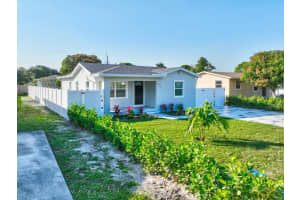 320 NW 6th Avenue, Delray Beach, FL 33444 - MLS#R11151121