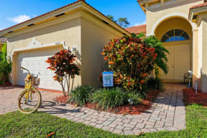 5427 Place Lake Drive, Fort Pierce, FL 34951 - MLS#R11151943