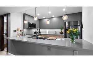 100 Bayview Drive, Sunny Isles Beach, FL 33160 - MLS#R11152306