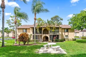 429 Pine Glen Lane C-2, Greenacres, Fl 33463, Greenacres