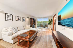 689 6th Court, Boynton Beach, FL 33435 - MLS#R11153015