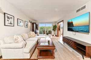 689 6th Court, Boynton Beach, FL 33435 - MLS#R11153015