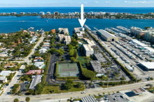 100 Waterway Drive, Lantana, FL 33462 - MLS#R11153052