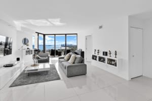 1000 Quayside Terrace, Miami, FL 33138 - MLS#R11153340