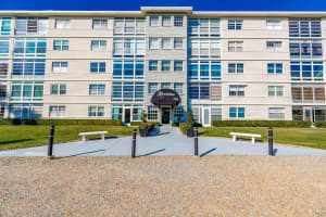 2333 Indian River Boulevard, Vero Beach, FL 32960 - MLS#R11153946