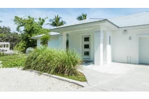 649 Causeway Boulevard, Vero Beach, FL 32963 - MLS#R11153975