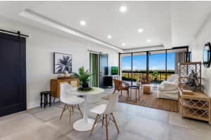 2425 Presidential Way, West Palm Beach, FL 33401 - MLS#R11154173