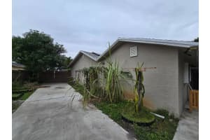 301 83rd Way, Pembroke Pines, FL 33024 - MLS#R11154205