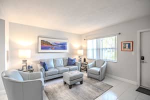 660 Glouchester Street, Boca Raton, FL 33487 - MLS#R11154239