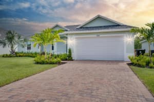 388 Sw Vista Lake Drive, Port St. Lucie, Fl 34953 Port Saint Lucie, FL 34953 - Off Market