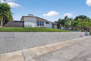 1426 Hillcrest Dr Drive, Lake Worth Beach, FL 33461 - MLS#R11155372