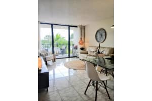 1830 Embassy Drive, West Palm Beach, FL 33401 - MLS#R11155534