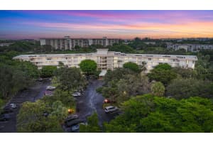 3900 Oaks Clubhouse Drive, Pompano Beach, FL 33069 - MLS#R11156653