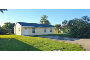 323 Seminole Court, Pahokee, FL 33476 - MLS#R11157065