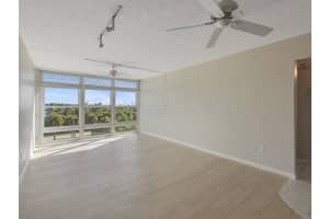 2333 Indian River Boulevard, Vero Beach, FL 32960 - MLS#R11157246