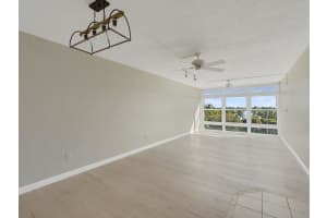 2333 Indian River Boulevard, Vero Beach, FL 32960 - MLS#R11157246