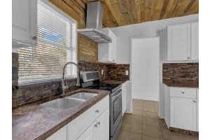 703 5th Place, Vero Beach, FL 32962 - MLS#R11157523