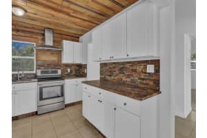 703 5th Place, Vero Beach, FL 32962 - MLS#R11157523