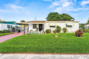 1040 1st Street, Riviera Beach, FL 33404 - MLS#R11157636