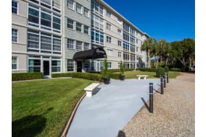 2333 Indian River Boulevard, Vero Beach, FL 32960 - MLS#R11157674